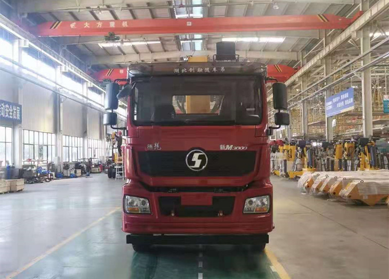 陜汽德龍前四后八350馬力徐工16四節G型