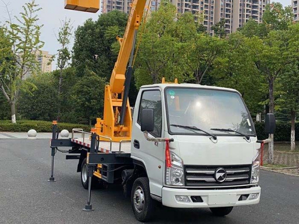 華通凱馬汽油高空作業(yè)車(chē)