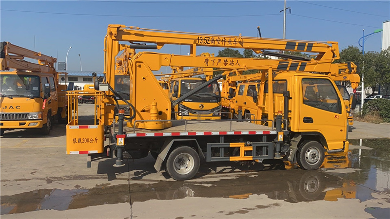 華通凱馬汽油高空作業(yè)車(chē)